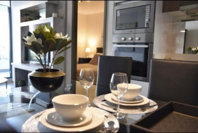 NEW full apt. Las Condes. Top location, Pool & gym